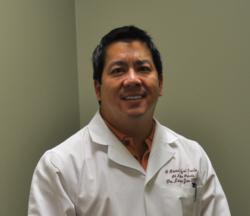 Sugar Land Cosmetic Dentist, Lance Jue, offers Houston veneers at low price